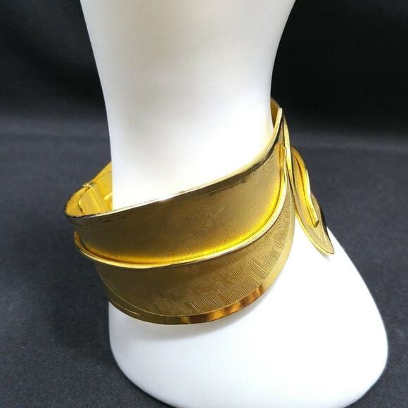 Vintage Hinged Clamper Cuff Bracelet, Gold Plated, Unsigned, Wrapped Leaf Design - Picture 3 of 9